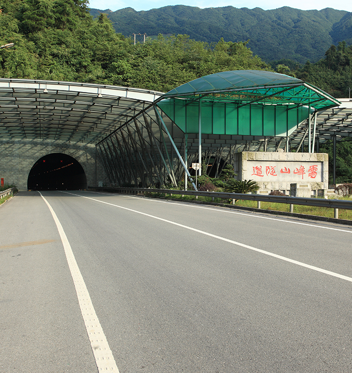 G60���������ۻ���ѩ��ɽ����