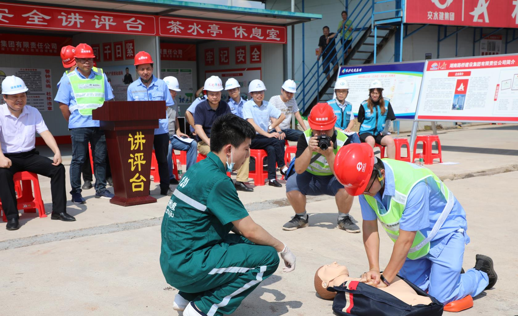 20200702163520.jpg 洞株路项目承办高处坠落应抢救援演练_副本.jpg