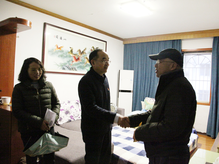 20220209779951.jpg 5王术飞慰问周伟奇IMG_1978_副本.jpg