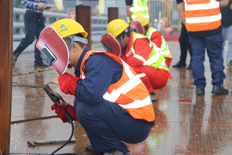 20230926706022.jpg 电焊工角逐.jpg